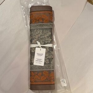 🐿William Sonoma Acorn Harvest Jacquard Table Runner 16”x108”